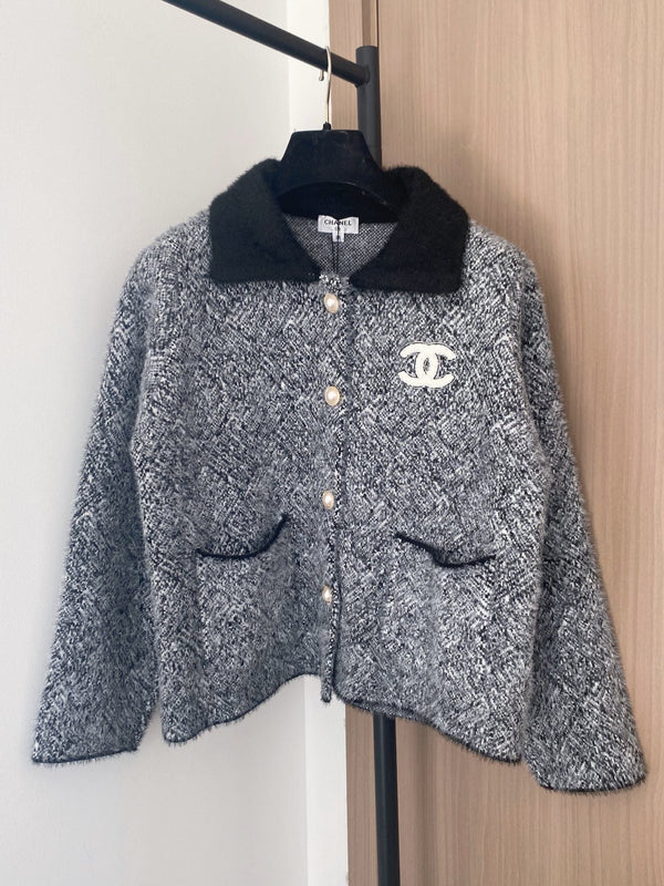 Chanel 2025 Cardigan bicolore Beige et gris Polyester Laine