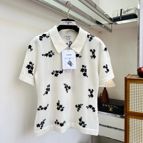 Polo Chanel 2026 en coton noir et blanc à imprimé floral