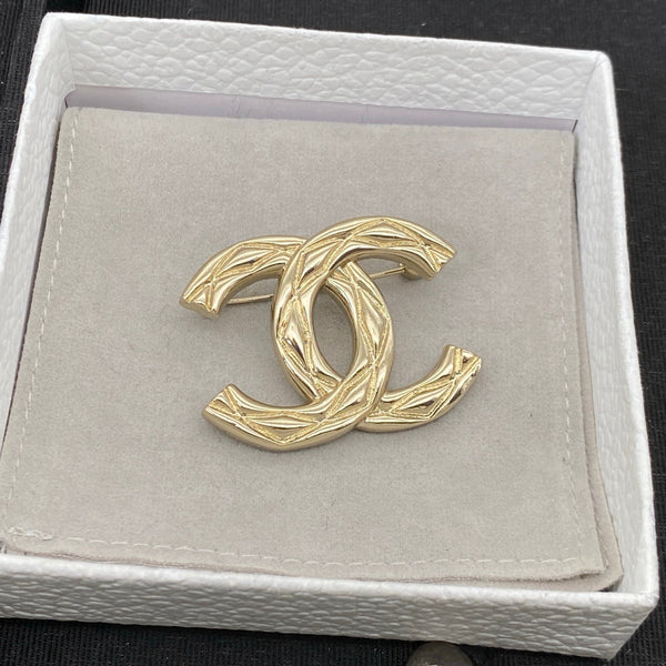 Broche Chanel Matelassé Or