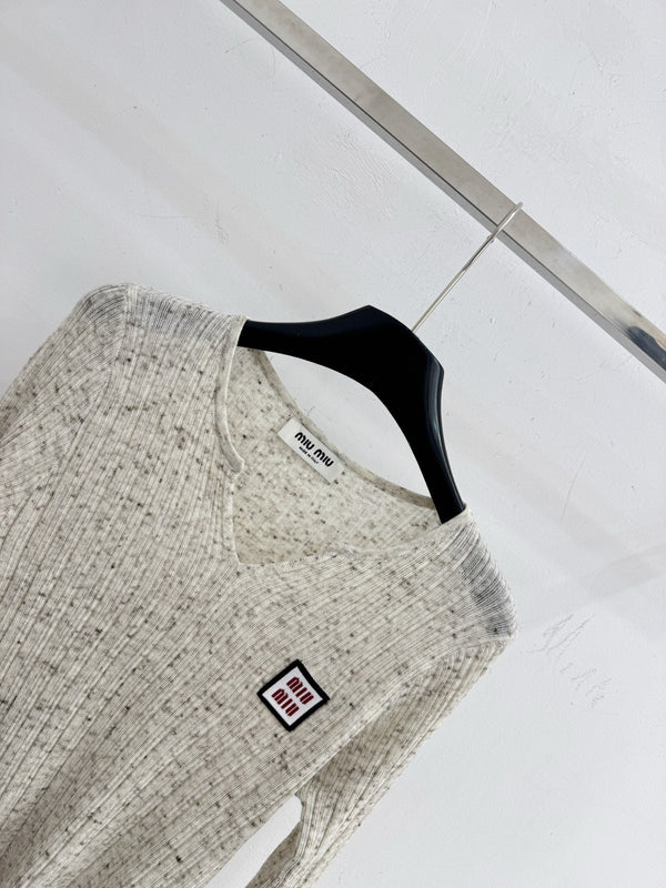 Miu Logo Patch V-Neck Sweater Wool 791168
