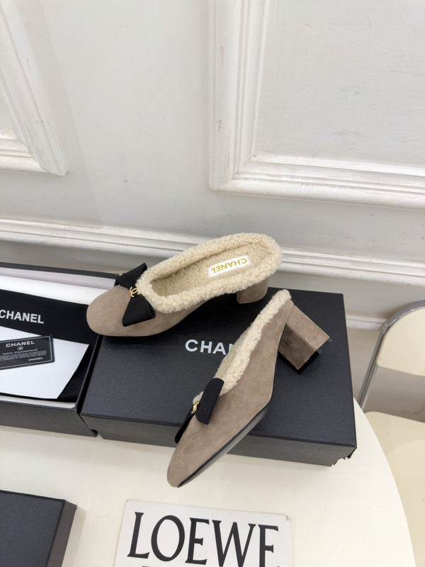 CC 26FW Shearling-Lined Bow Mules 6cm Suede Leather 164884