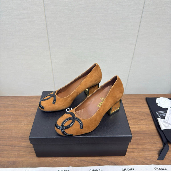 CC 27S Block Heel Pumps Toe Cap Suede 194765