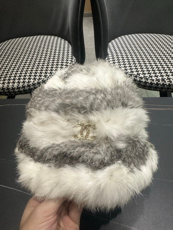 CC 26FW Color-Block Knit Bucket Hat Faux Fur 551902