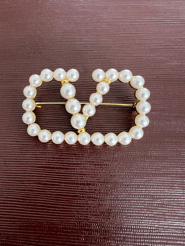 VT Brooch Gold 191659