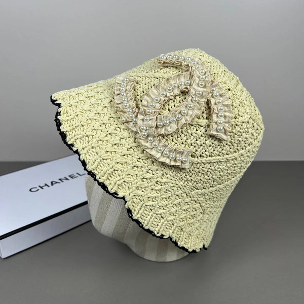Chapeau bob en maille de dentelle Chanel en laine avec logo CC et perles 237350