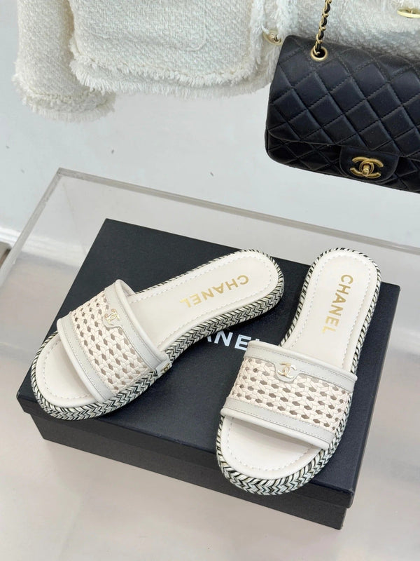 CC 2026 Chaussons Double C Agneau Tressé