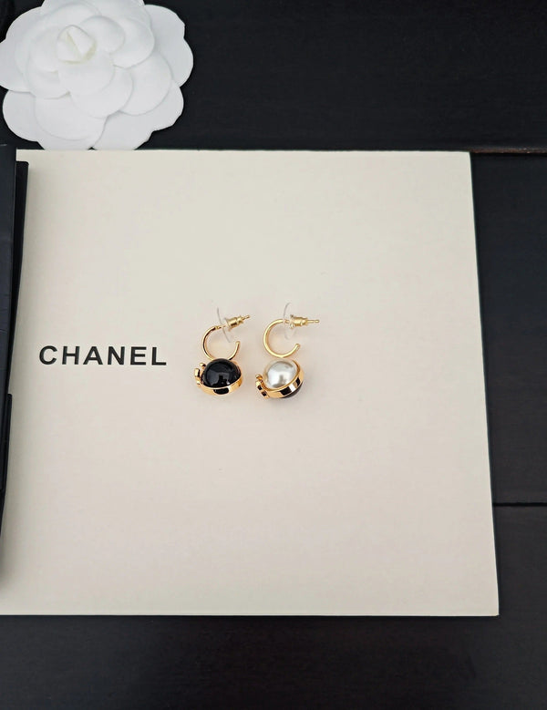 CC Double C Boucles d'oreilles boule noires et blanches or