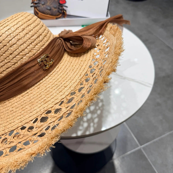 Chapeau de soleil en raphia Chanel avec ruban en soie 219110