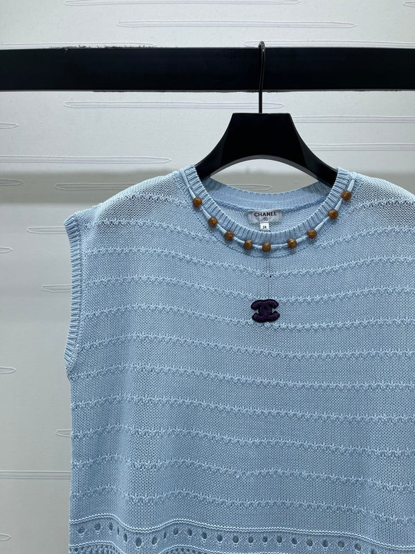 Chanel 2026 Gilet sans manches en tricot ajouré coton bleu et blanc 359840