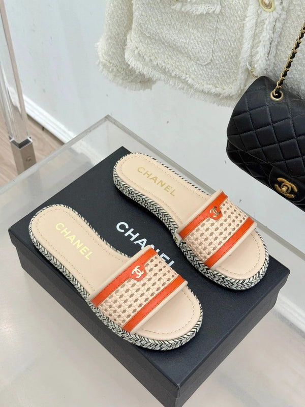 CC 2026 Chaussons Double C Agneau Tressé