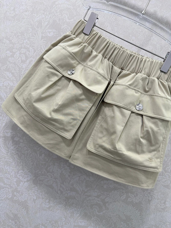 Shorts-jupe cargo Chanel 2026 à grandes poches coton kaki 359637
