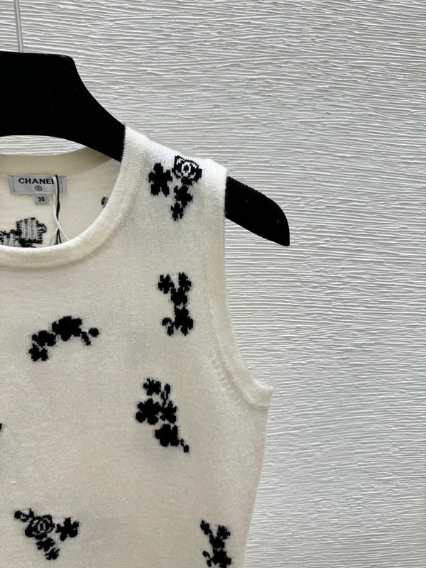 Chanel 2026 Gilet en tricot col rond fleuri Laine 363301