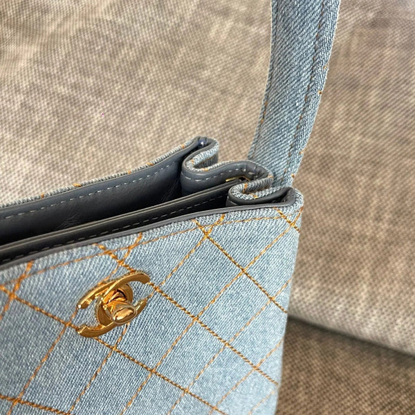 CC 2026 Vintage Matelasse Mini Bag 18cm Denim Leather