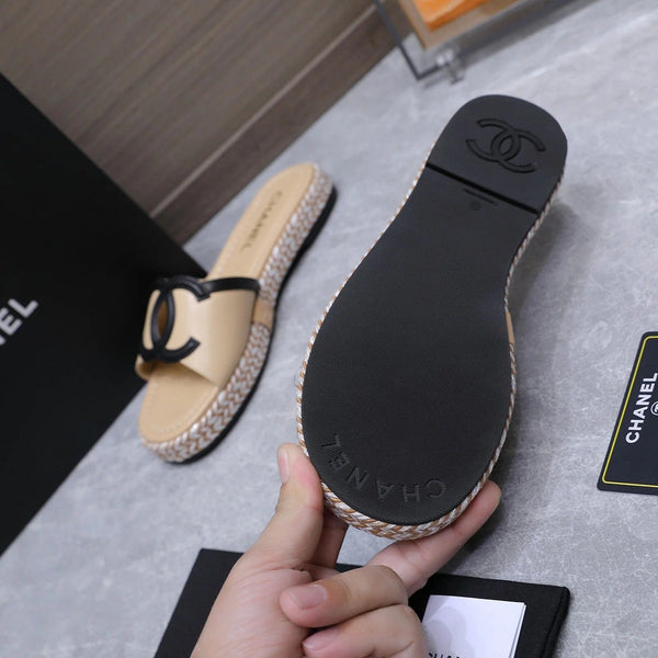 CC 2026 Slippers Beige Sheepskin 758401