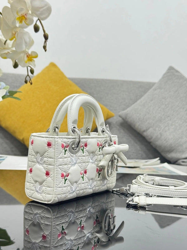CD 2026 Lady D-Joy Micro 16cm White Lambskin 158851