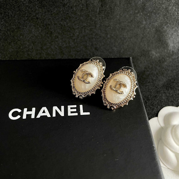 Boucles d'oreilles CC Double C Perle Blanche Dorée