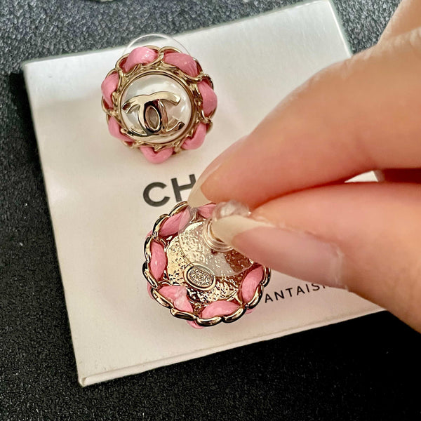 CC Pendantes Double C Perle Rose Boucles d'oreilles Dorées 558643