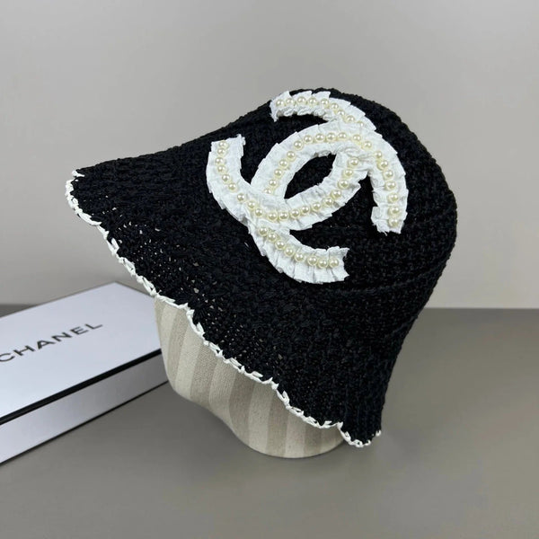Chapeau bob en maille de dentelle Chanel en laine avec logo CC et perles 237350