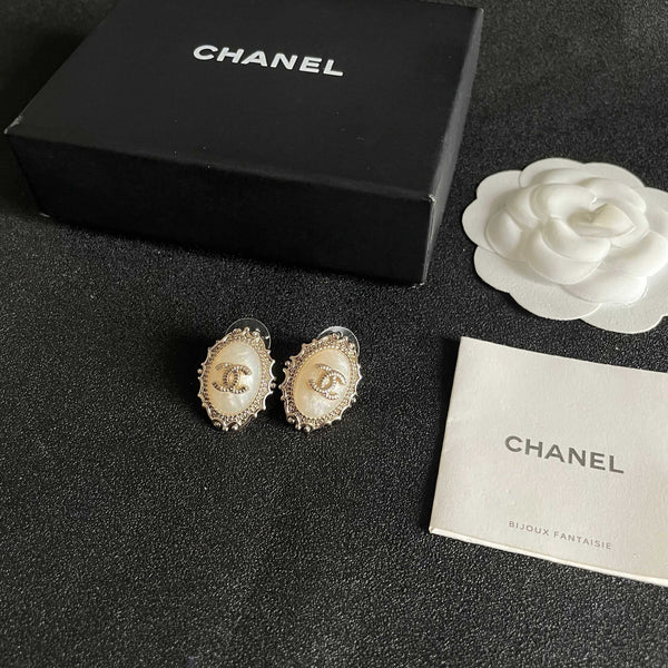 Boucles d'oreilles CC Double C Perle Blanche Dorée