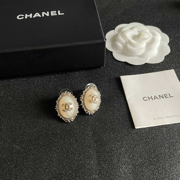 Boucles d'oreilles CC Double C Perle Blanche Dorée