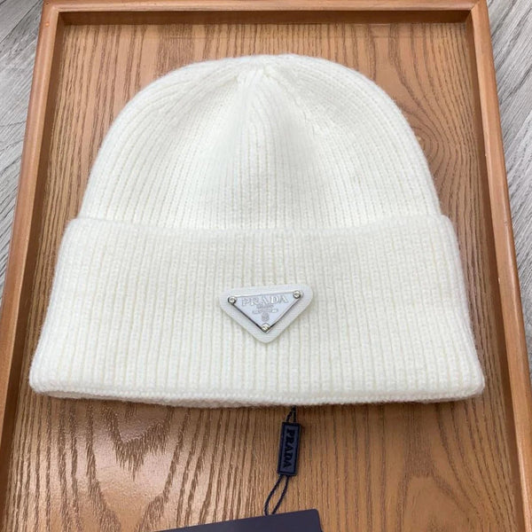 BONNET EN LAINE BLANCHE 335040