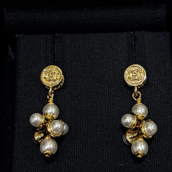 Boucles d'oreilles Chanel 2026 en argent, double C et fleurs de perles