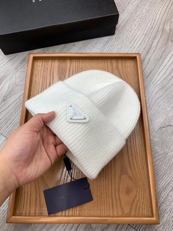 BONNET EN LAINE BLANCHE 335040