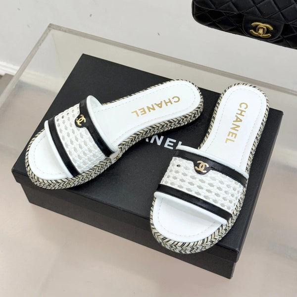 CC 2026 Chaussons Double C Agneau Tressé