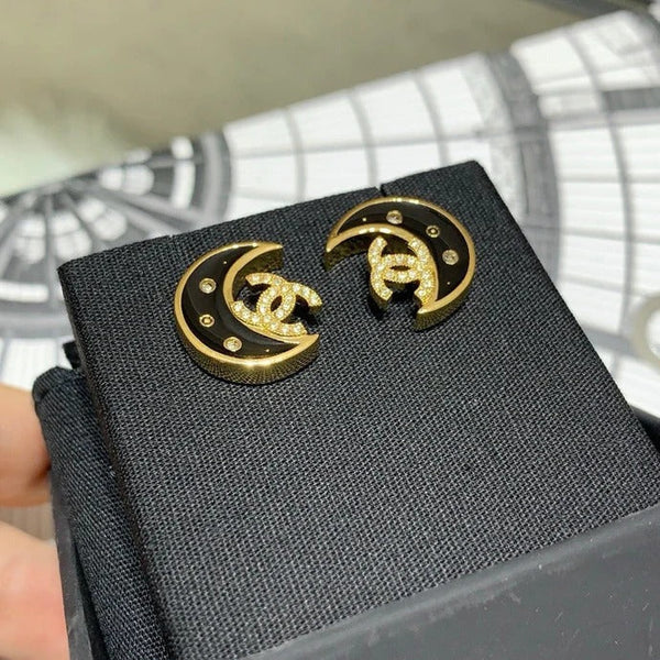 Boucles d'oreilles lune double C émail noir entièrement incrustées de diamants