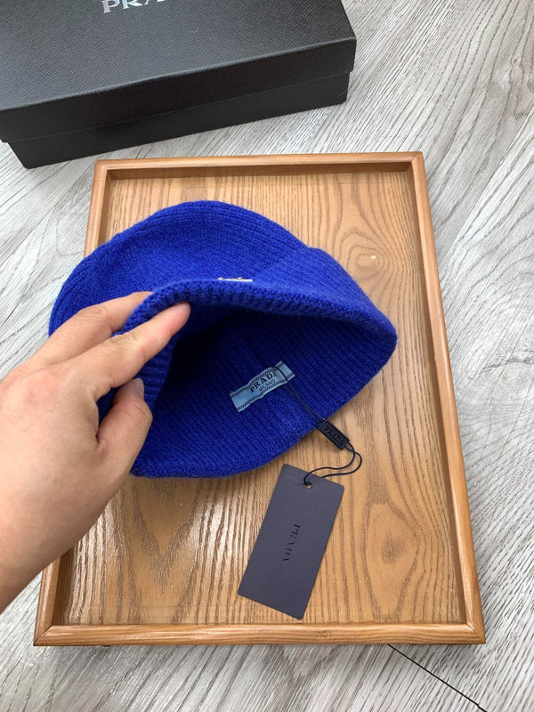 BEANIIE HAT IN AZURE BLUE WOOL 335033