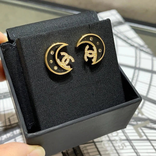 Boucles d'oreilles lune double C émail noir entièrement incrustées de diamants