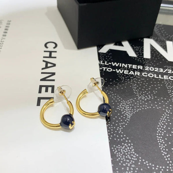 Boucles d'oreilles créoles doubles C à bille en émail bleu marine Chanel 2026