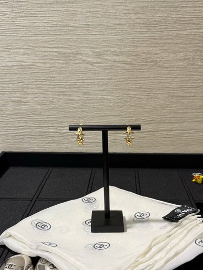 Boucles d'oreilles créoles Chanel 2026 matelassées or double C petites