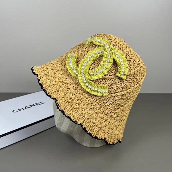 Chapeau bob en maille de dentelle Chanel en laine avec logo CC et perles 237350