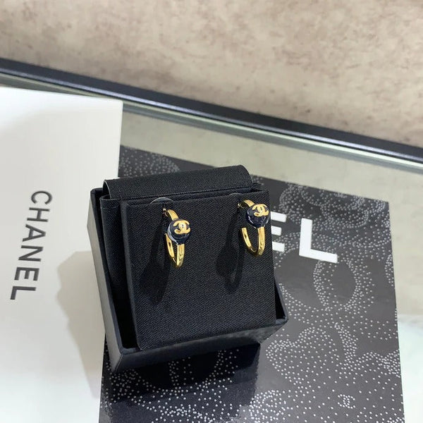 Boucles d'oreilles créoles doubles C à bille en émail bleu marine Chanel 2026