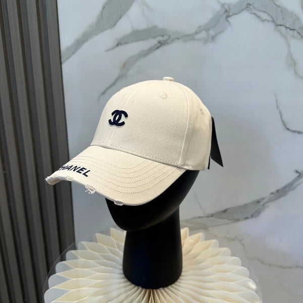 Casquette de baseball en coton Chanel à logo brodé 237396