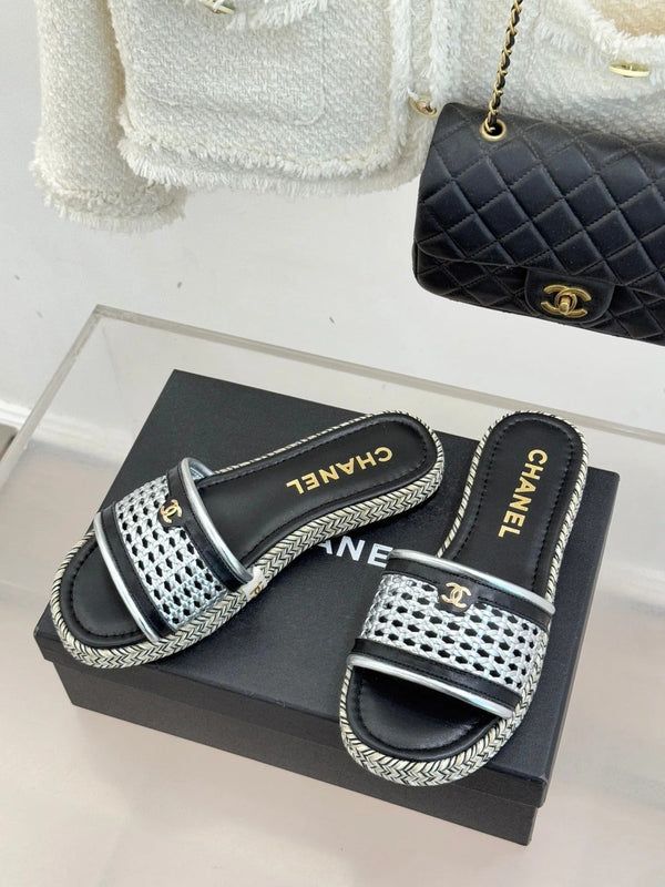 CC 2026 Chaussons Double C Agneau Tressé