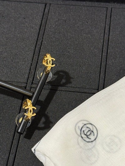 Boucles d'oreilles créoles Chanel 2026 matelassées or double C petites