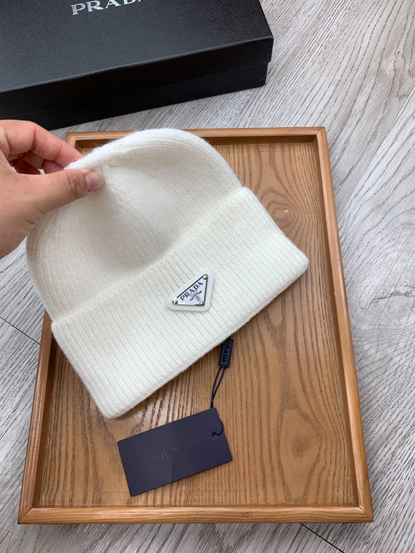 BONNET EN LAINE BLANCHE 335040
