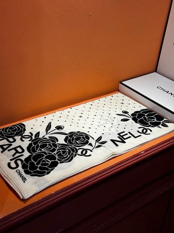 CC 26s Scarf 140 In Cashmere Silk 309331