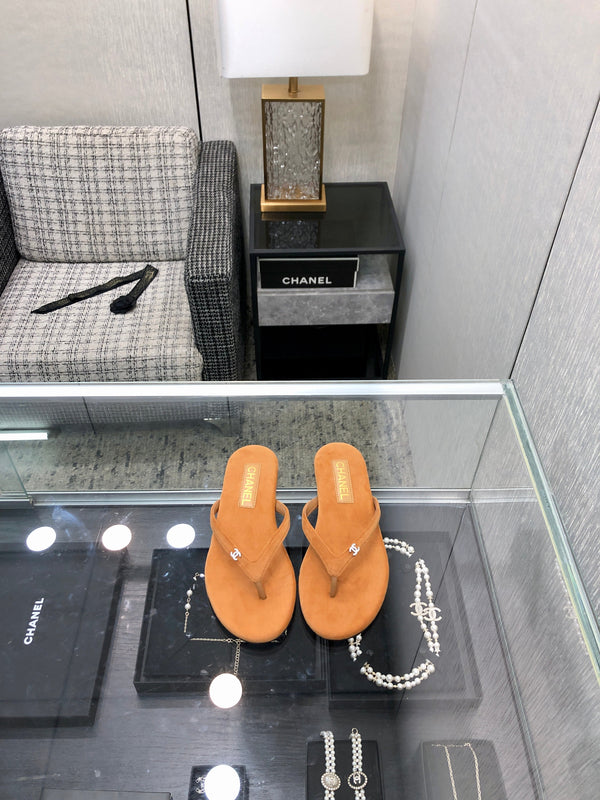 THONG SLIDE IN BRONZE BROWN SUEDE