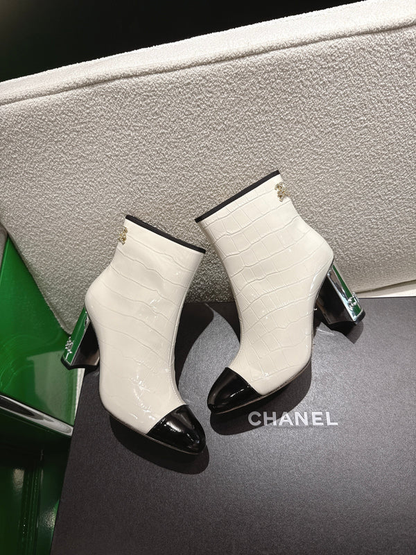 Chanel 2025𝐒𝐒 High Heeled Ankle Boots Cream and Black Glossy Leather 507546