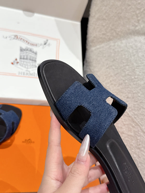 Sandalo HM 25 Oran in pelle di vitello nera e denim blu scuro