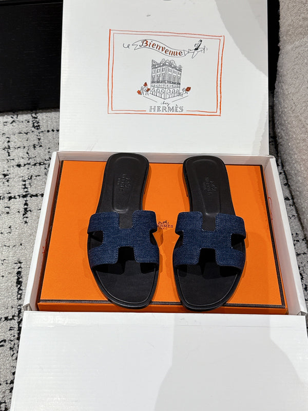 Sandalo HM 25 Oran in pelle di vitello nera e denim blu scuro