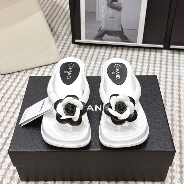 CC 26SS Thong Sandals Black White Leather 721683