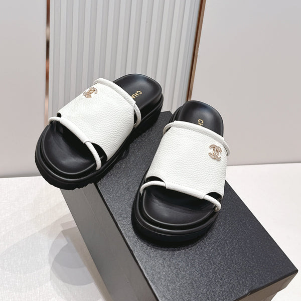 CC Flat Slip-on Sandals White Grain Leather 798336