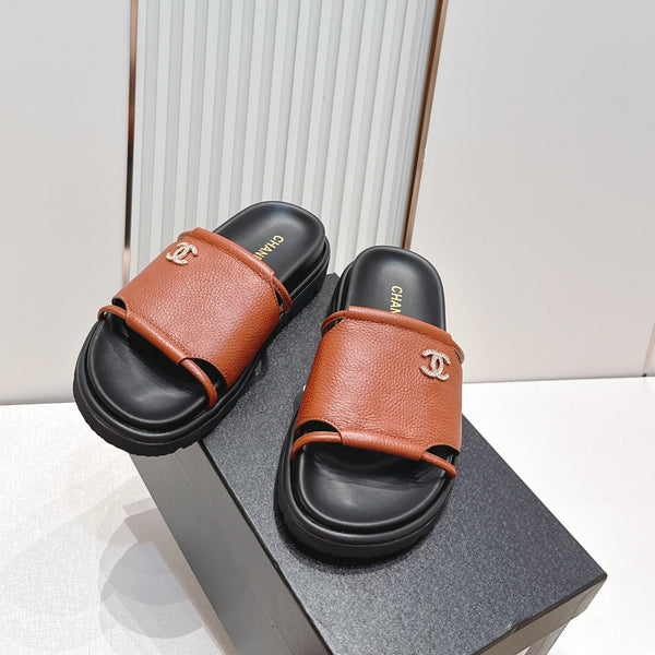 CC Flat Slip-on Sandals Brown Grain Leather 798337
