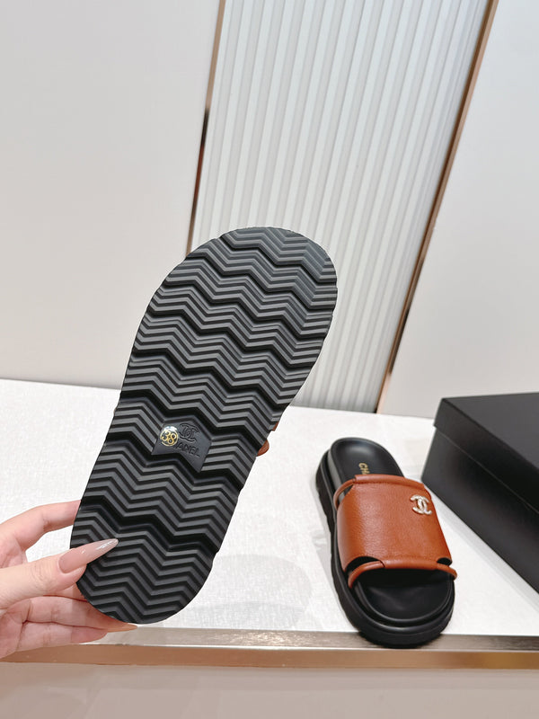 CC Flat Slip-on Sandals Brown Grain Leather 798337
