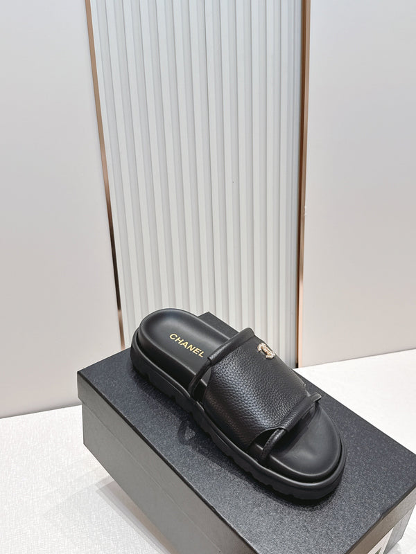 CC Flat Slip-on Sandals Black Grain Leather 798338