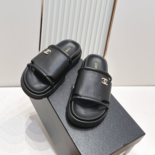 CC Flat Slip-on Sandals Black Grain Leather 798338